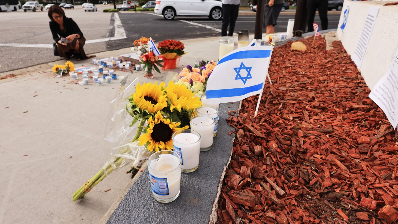 Flowers, candles and flags decorate a makeshift memorial for Paul Kessler in Thousand Oaks, California, on November 7, 2023. Law enforcement officials in California said on November 6 they were investigating the death of Kessler, 69, a Jewish man, who died after an altercation at dueling pro-Israel and pro-Palestinian rallies. (Photo by DAVID SWANSON / AFP) (Photo by DAVID SWANSON/AFP via Getty Images)