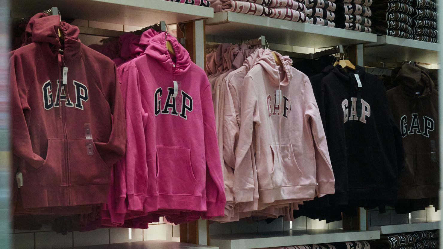 Old Navy gives Gap a little something to cheer about amid sales slump