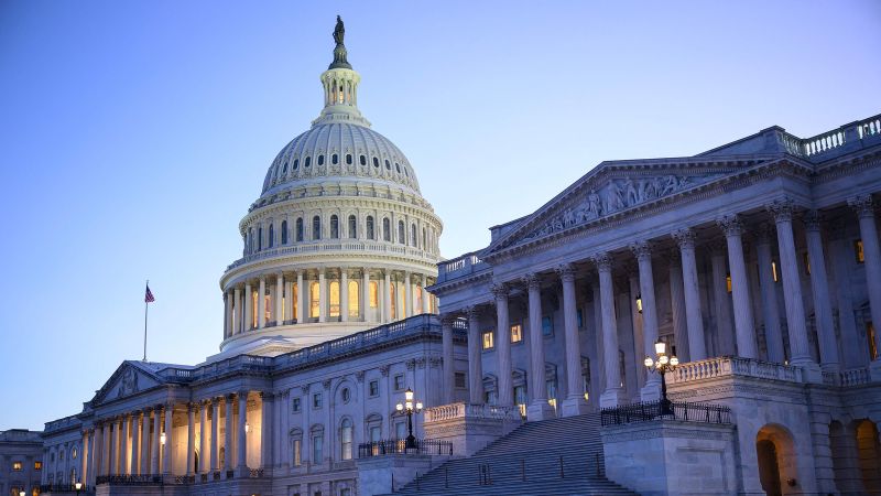 Лидерите на Конгреса обявяват споразумение за разходите, тъй като заплахата от спиране е надвиснала