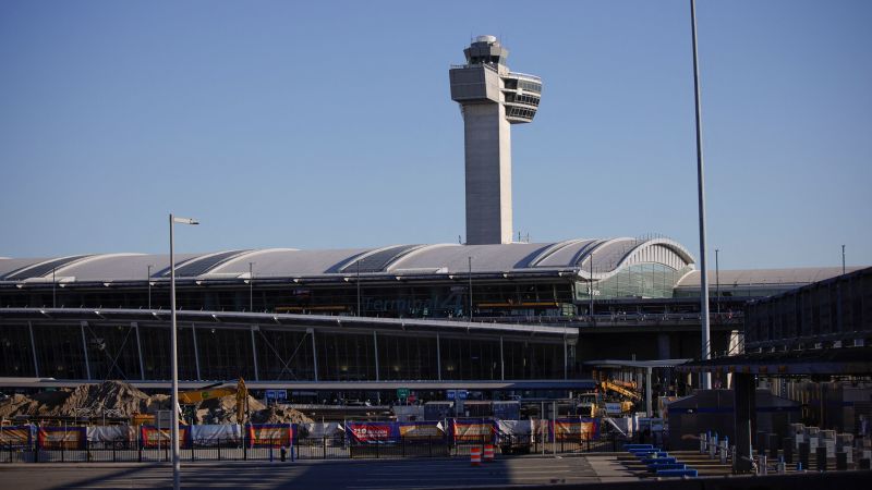 Read more about the article TSA has reviewed JFK airport video as they await return of stowaway from Paris – CNN