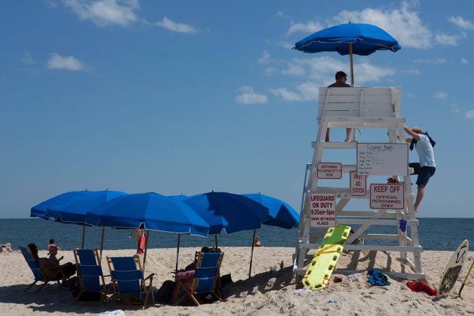 <strong>2. Coopers Beach, Southampton, New York. </strong>Located on the south shore of Long Island, Coopers Beach is backed by sand dunes and extravagant mansions.