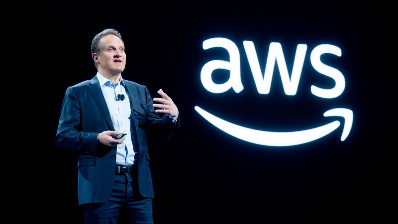 Главният изпълнителен директор на Amazon Web Services се оттегля