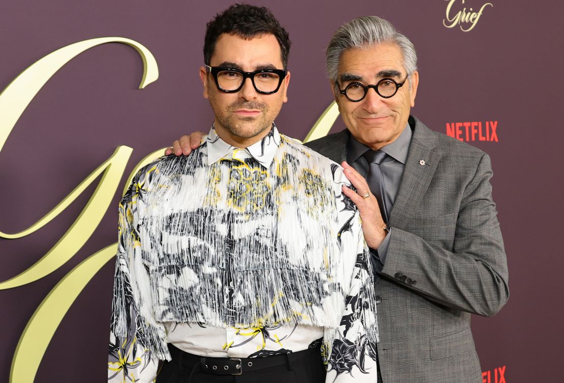 (LR) Dan Levy e Eugene Levy em 2023.