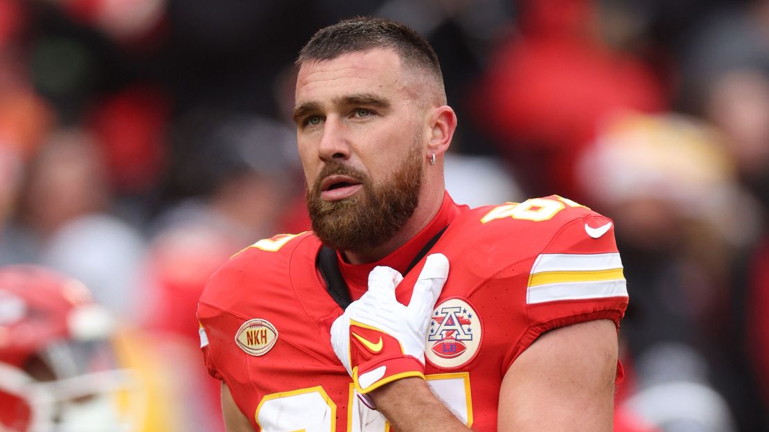 Chiefs tight end Travis Kelce and his teammates have honored Norma Hunt all season with her initials on their jerseys.  (Photo by Jamie Squire/Getty Images)