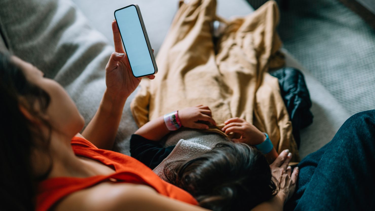 Parents should try not to spend too much time on their phones and other devices when they are with their children, a new study suggests.