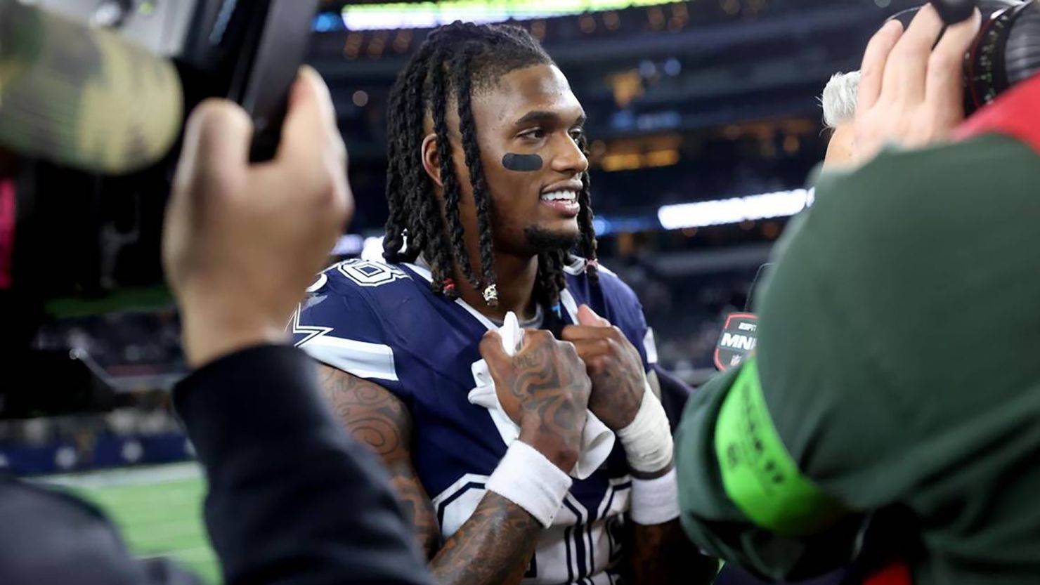 CeeDee Lamb signed a new, long-term contract with the Dallas Cowboys on Monday.