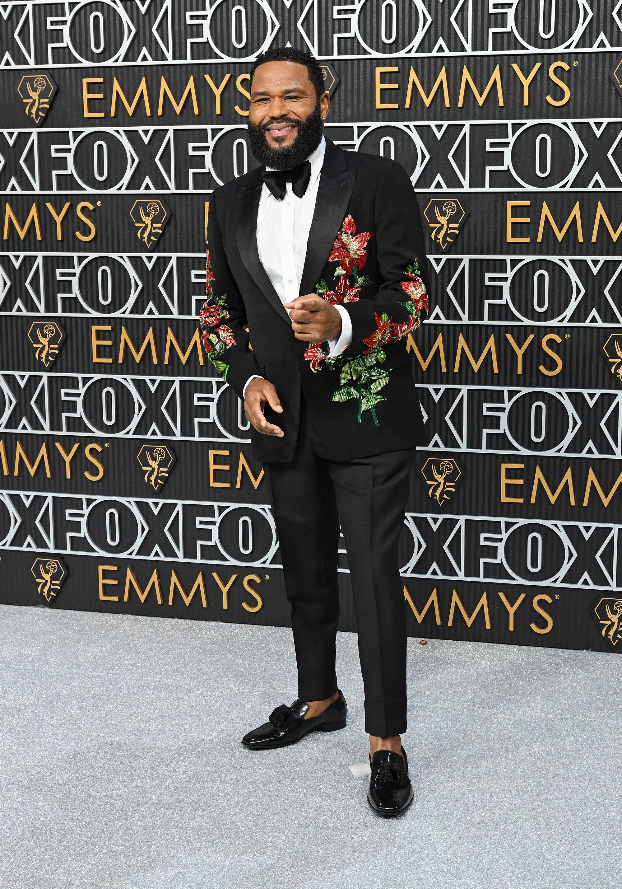 Emmy’s host Anthony Anderson put a fun spin on black-tie tradition in an Etro tuxedo with beaded lily design.