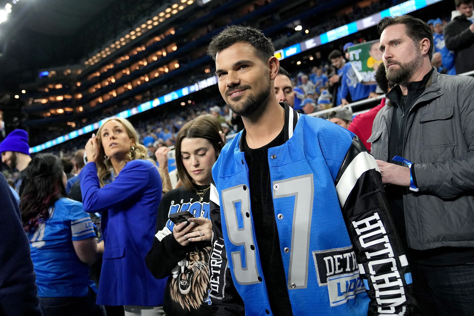 Taylor Lautner wore a custom Jusczcyk design to a game between the Los Angeles Rams and Detroit Lions on January 14.