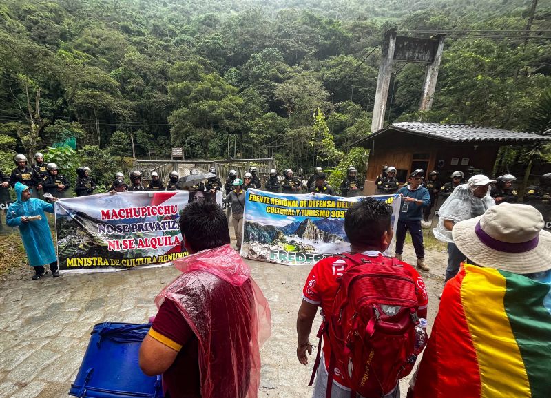 Tourists stranded after Peru protests block access to Machu Picchu