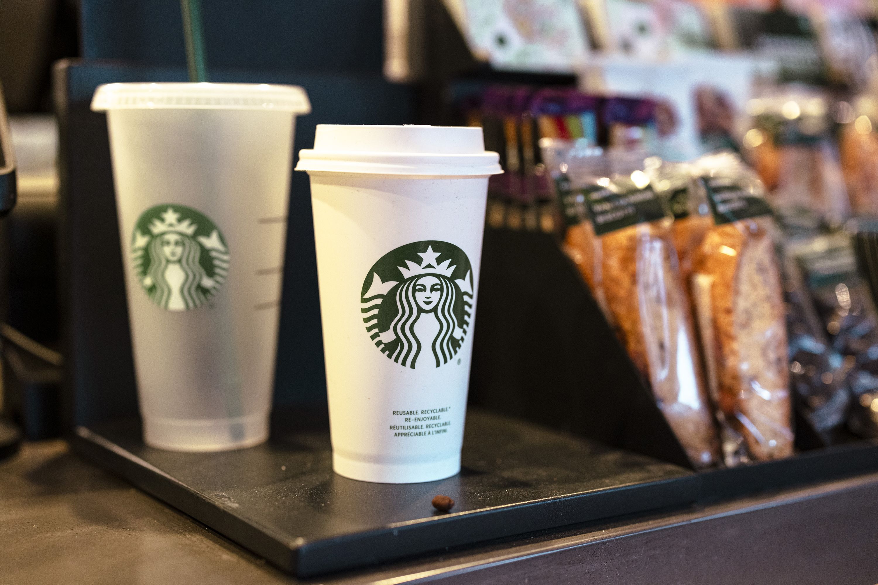 Starbucks just had a 'disappointing' quarter. Here's how it plans to turn  things around | CNN Business