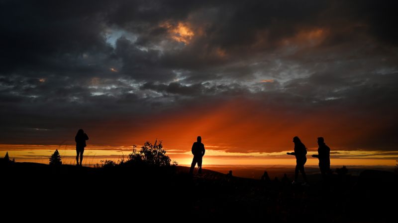 The American ‘revenge travel’ surge is over. Fear and uncertainty are big factors