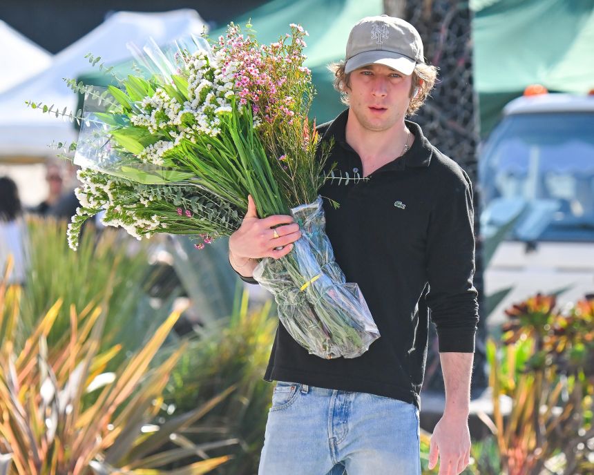 Actor Jeremy Allen White at the farmers market.