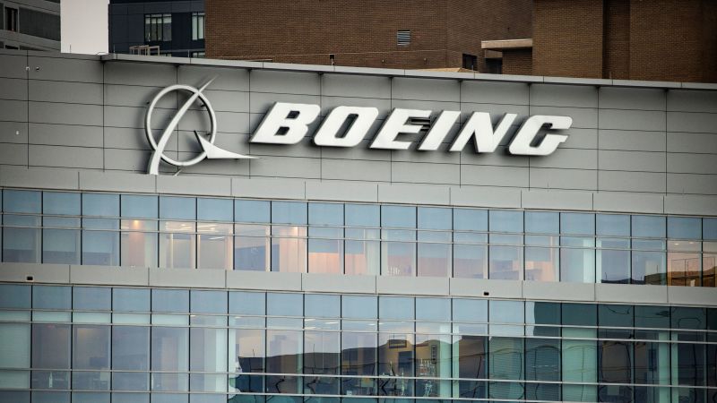 Бивш дългогодишен служител на Boeing който изрази сериозна загриженост относно