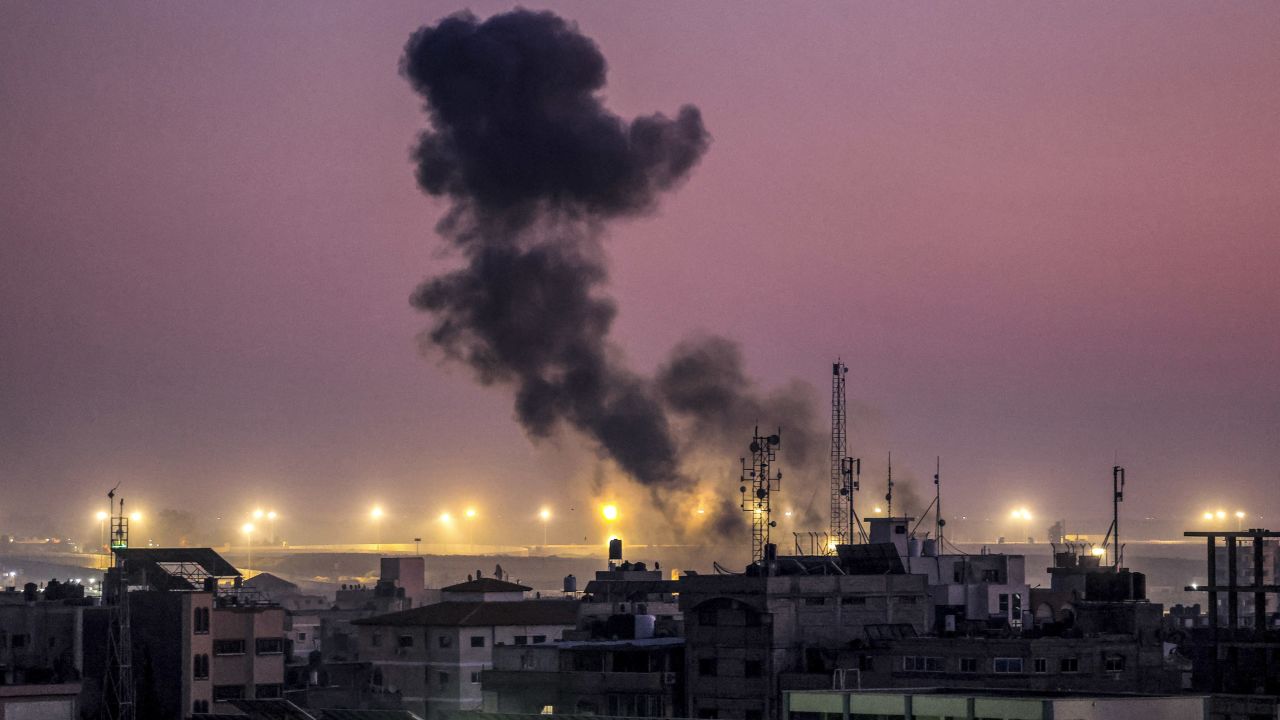 TOPSHOT - Smoke billows during Israeli bombardment in Rafah on the southern Gaza Strip on February 6, 2024 amid ongoing battles between Israel and the Palestinian militant group Hamas. (Photo by Mahmud Hams / AFP) (Photo by MAHMUD HAMS/AFP via Getty Images)
