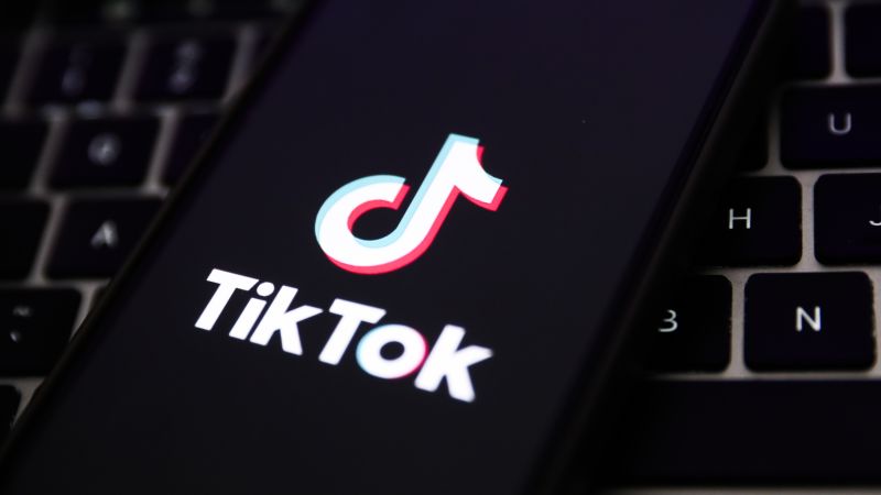 Бивш изпълнителен директор на TikTok съди компанията за предполагаема дискриминация по пол и възраст