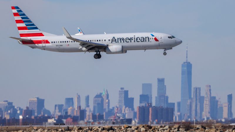 Стюардесите на American Airlines постигнаха нова договорна сделка