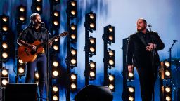 (L-R) Tracy Chapman and Luke Combs perform onstage during the 66th GRAMMY Awards on February 04, 2024 in Los Angeles, California.
