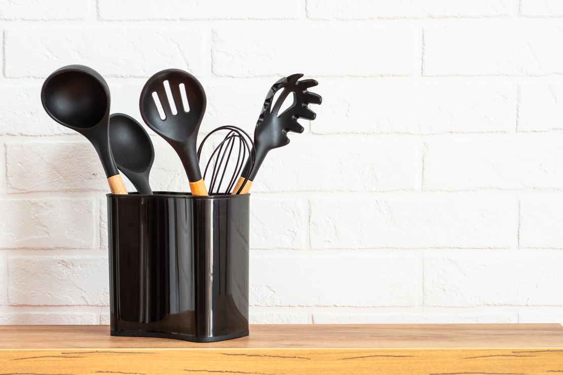 According to experts, cooking with black plastic utensils can lead to increased decaBDE exposure due to heat and wear and tear.