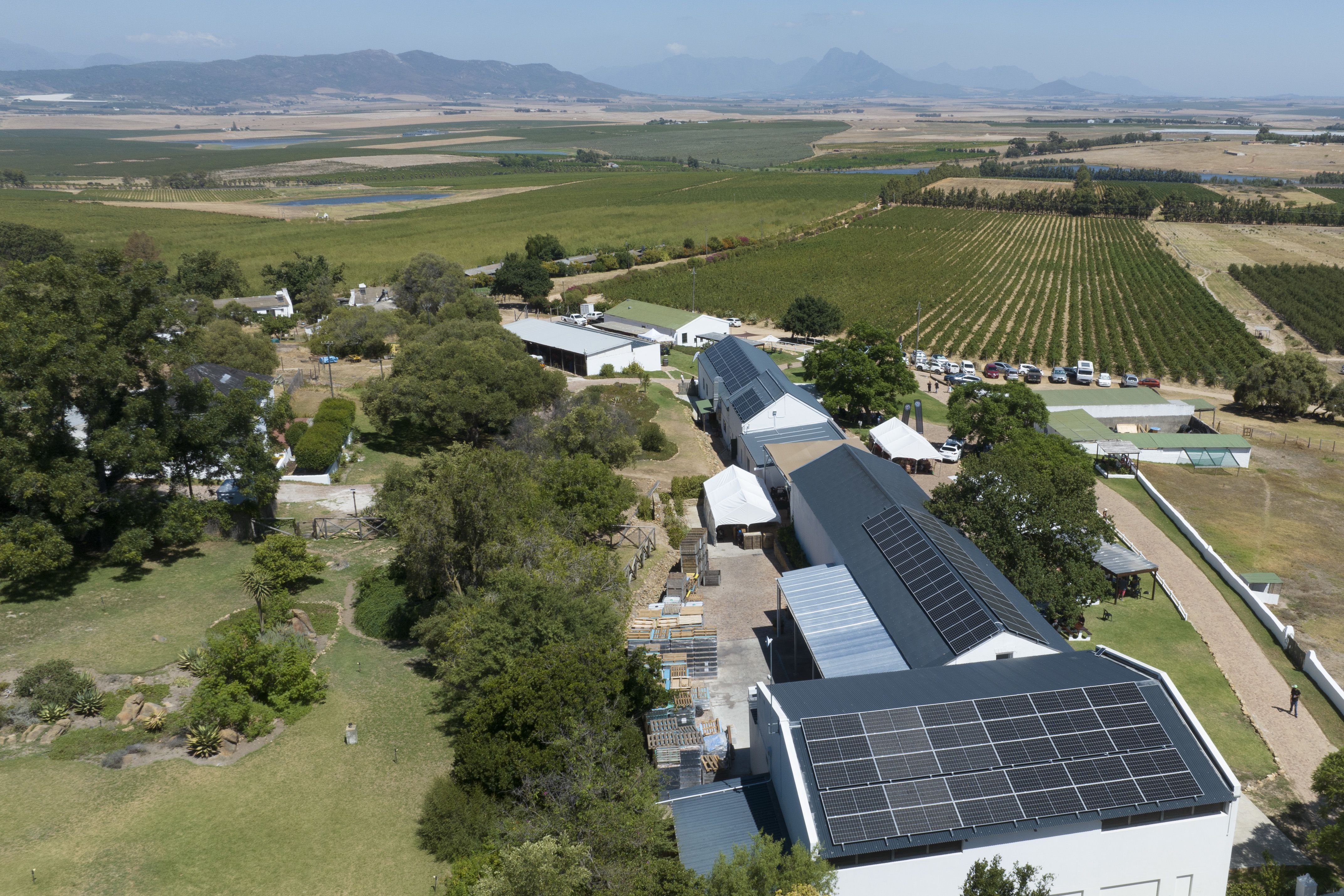 Africa has 'unlimited' solar potential. Off-grid power could help light up  the continent | CNN