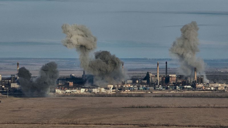 Авдеевка: Украинский командующий говорит, что Россия захватила несколько солдат, киевские войска выводятся из главного города