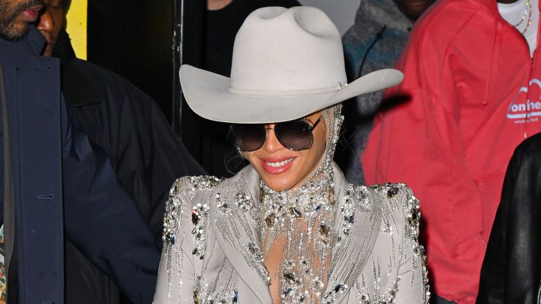 NEW YORK, NEW YORK - FEBRUARY 13: Beyonce leaves the Luar fashion show at 154 Scott in Brooklyn during New York Fashion Week on February 13, 2024 in New York City. (Photo by James Devaney/GC Images)