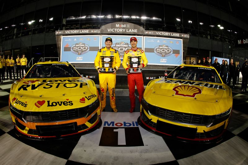 Michael McDowell (left) and Joey Logano will start on the front row for the 500.