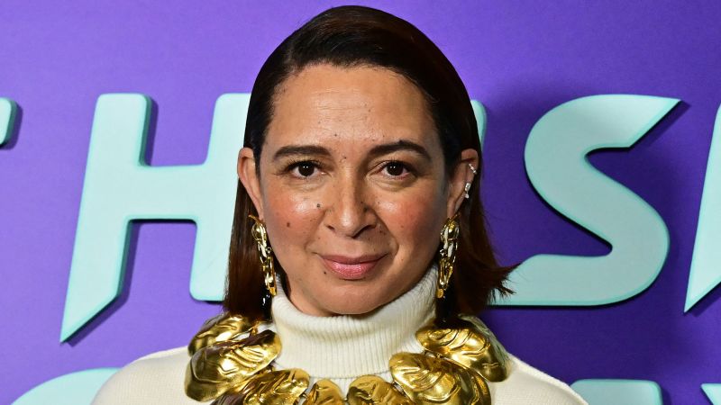 Maya Rudolph é a “mãe” definitiva no monólogo de abertura do SNL Maya Rudolph é a “mãe” definitiva no monólogo de abertura do SNL