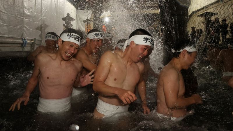 Хилядолетният „фестивал на голите мъже“ в Япония приключва поради намаляване на населението