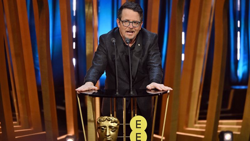 Майкъл Дж. Фокс получава овации за изненадващата поява на наградите BAFTA