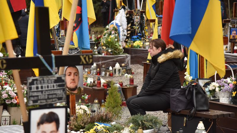 Мнение: В набъбващите гробища в Украйна, изгубено поколение млади мъже