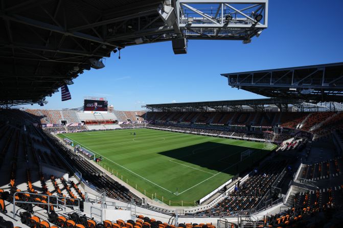 El Shell Energy Stadium de Houston, Casa del Dynamo de la MLS y el Houston Dash de la NWSL, es otra sede con gran historia en la Copa Oro. Fue anfitrión en 6 ocasiones (2013, 2015, 2017, 2019, 2021, 2023) y en este 2025 tendrá 4 partidos de la fase de grupos,.