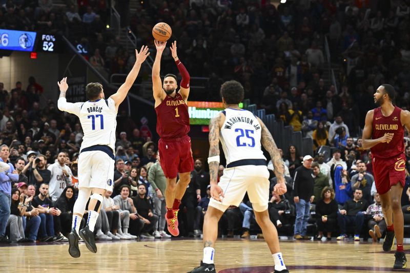 Max Strus Knocks Down Incredible 59-foot Buzzer-beater To Give ...