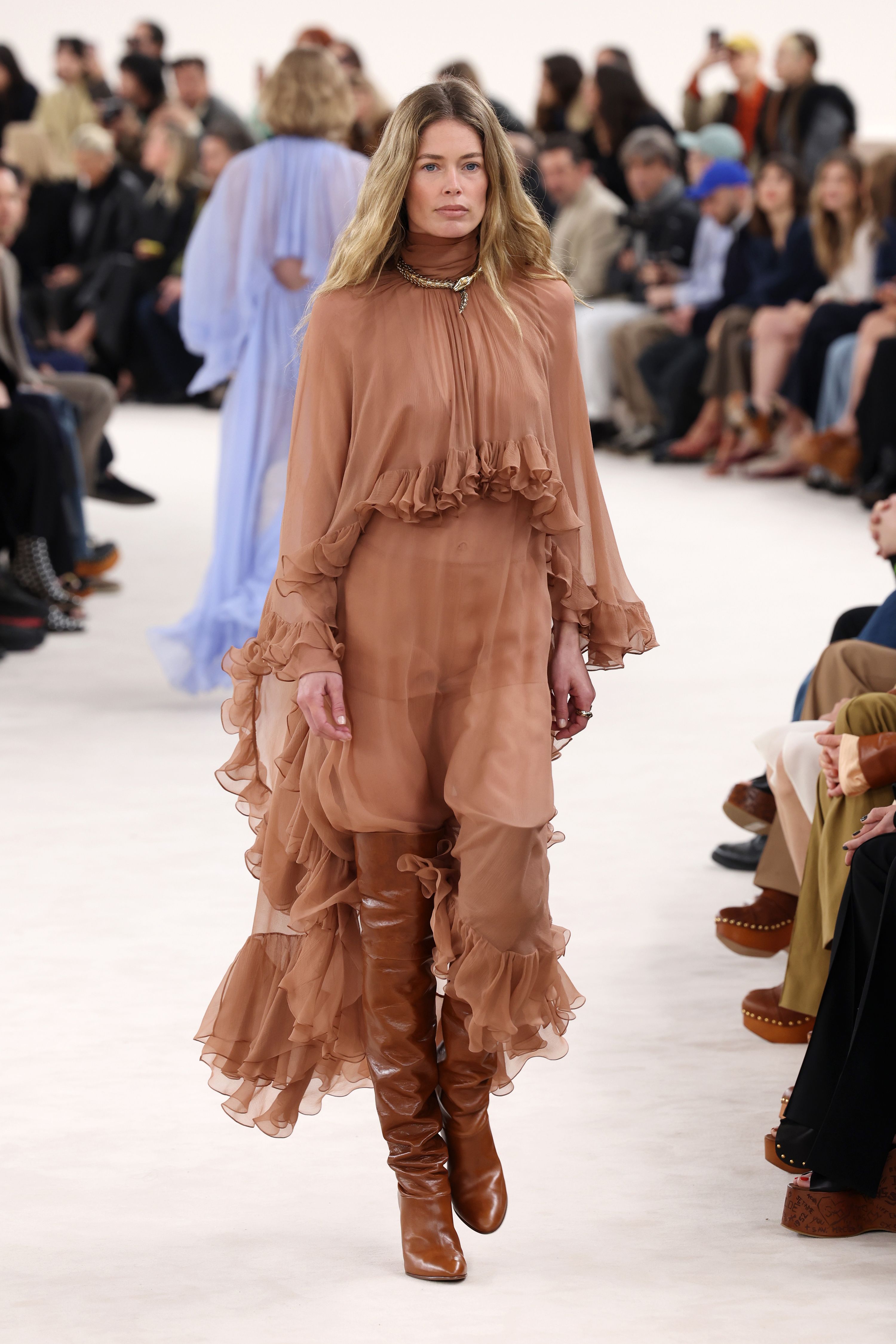 Doutzen Kroes was spotted on the runway for Chemena Kamali's debut Chloé show.