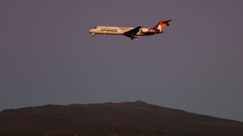 Pilots of turbulent Hawaiian Airlines flight should have gone around severe weather, report says