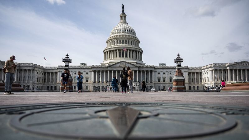 Законодателите разкриха правителствен пакет за финансиране от 1,2 трилиона долара