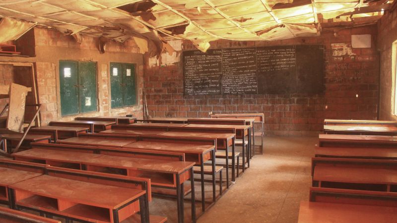 Близо 300 ученици, отвлечени в Нигерия по-рано този месец, бяха