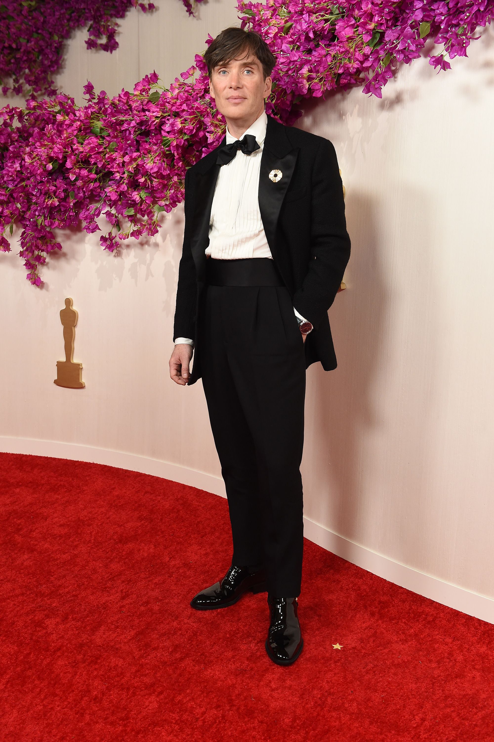 Cillian Murphy wore a custom Atelier Versace suit topped with a gem brooch designed by Hong Kong-based designer Bertrand Mak’s jewelry brand Sauvereign.
