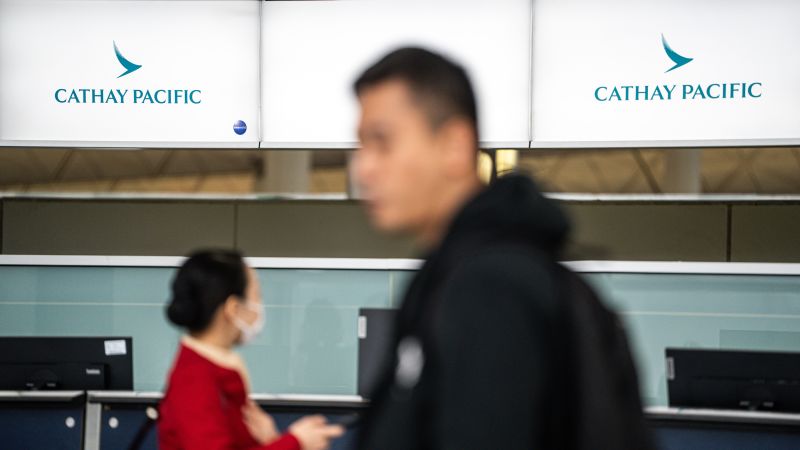 Хонконгският превозвач Cathay Pacific отмени десетки полети тъй като извършва