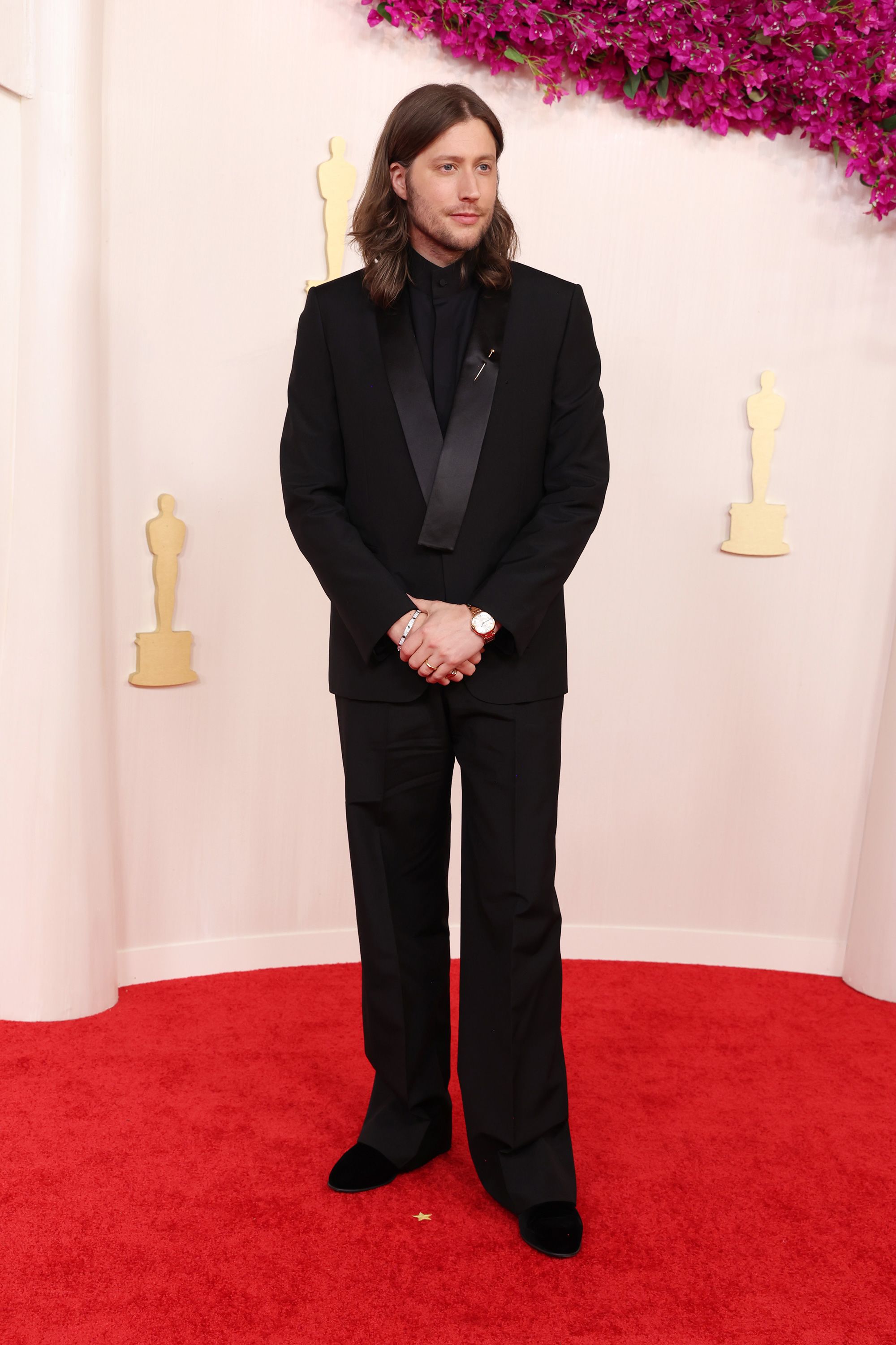 Composer Ludwig Göransson, nominated for Best Original Score for “Oppenheimer,” wore an all-black suit with an eloquent silver brooch pinned to the lapel.