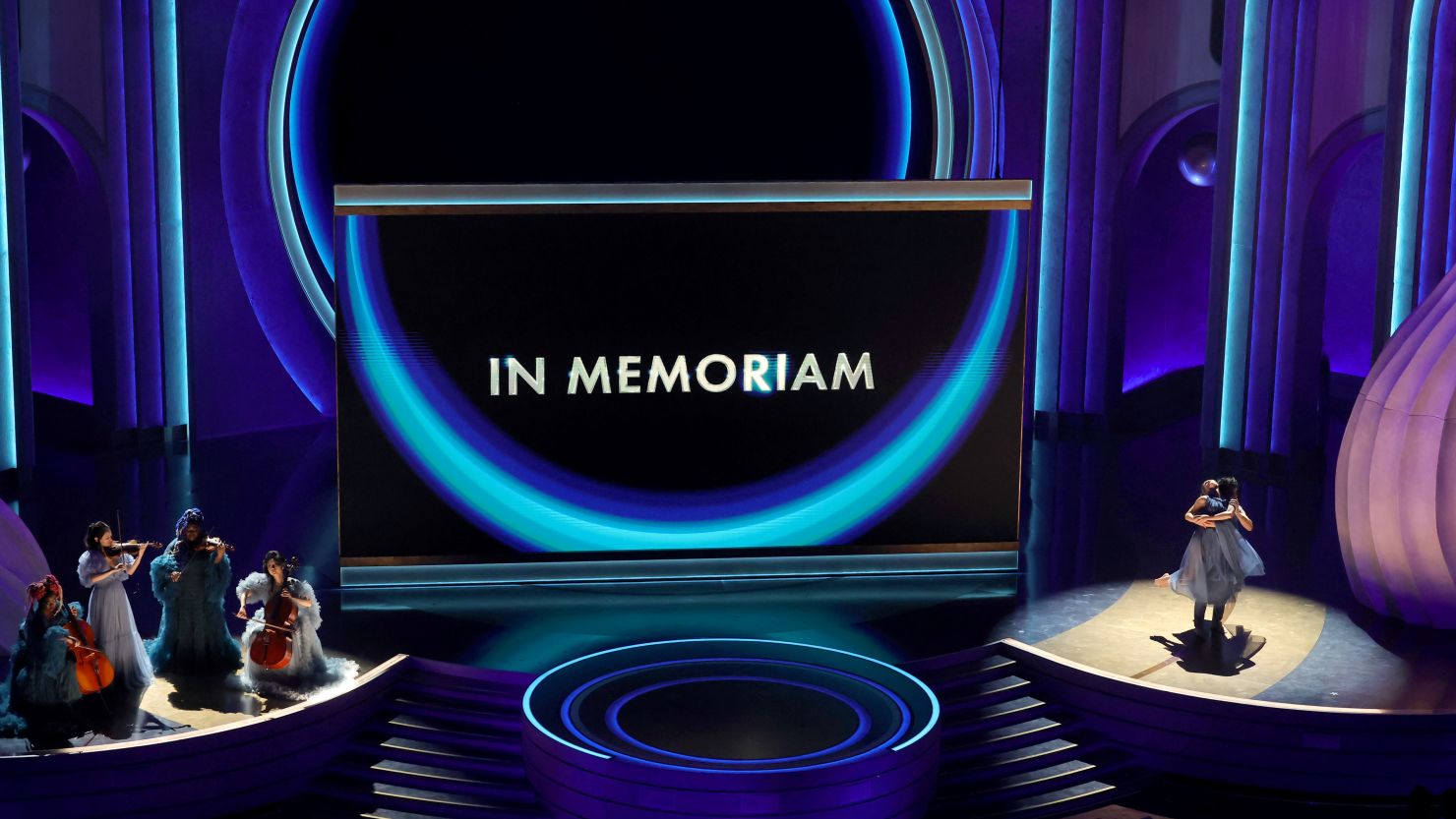 El "In Memoriam" se ve en el escenario durante la 96.ª edición de los Premios Óscar en el Dolby Theatre el 10 de marzo de 2024 en Hollywood, California.