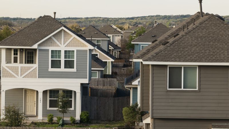Продажбите на нови жилища в САЩ нараснаха през март въпреки повишените лихви по ипотечните кредити