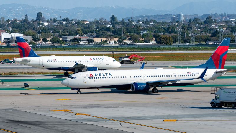 Read more about the article Delta posts strong earnings in tough quarter for US airlines – CNN
