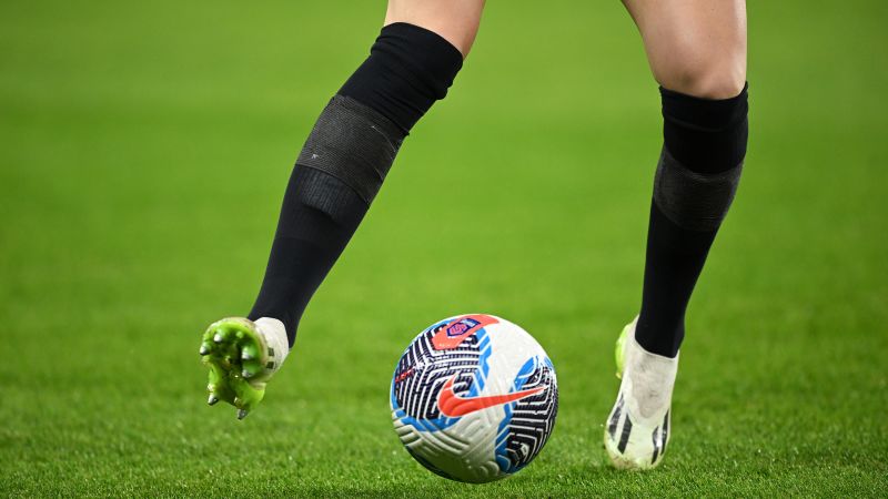 Мачът от Женската Суперлига между Челси и Арсенал се забави поради проблем с чорапите
