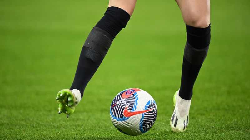 Челси срещу Арсенал: Женският футболен мач от най-високата лига се отлага поради суматоха с чорапите
