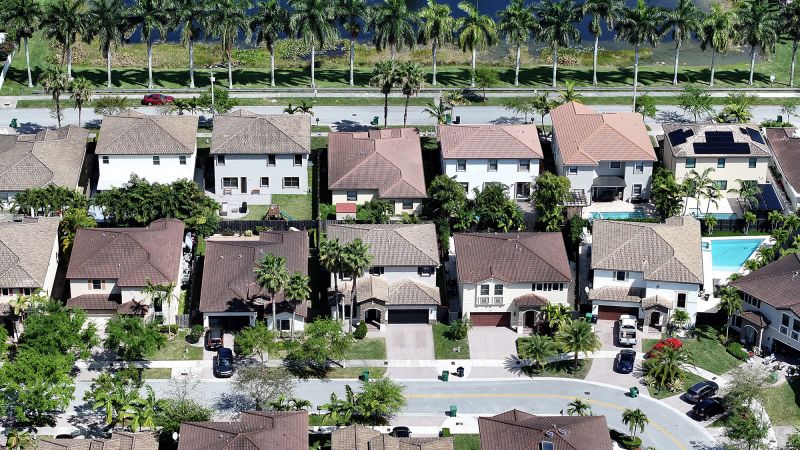 Mortgage rates climb above 7% to highest level since May