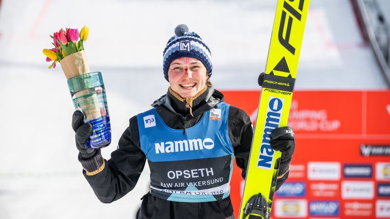 Лицето й е окървавено, норвежката ски скачачка Силе Опсет се възстановява от падане, за да постави нов световен рекорд