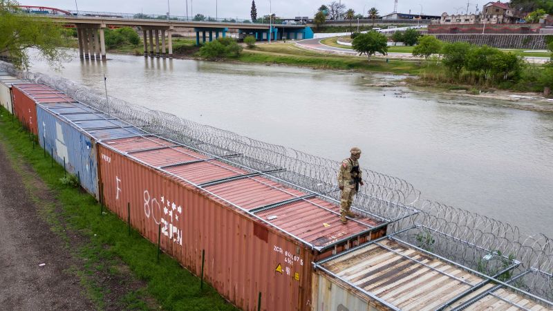 Mexico heeft een Amerikaanse rechtbank gewaarschuwd dat een controversiële immigratiewet in Texas ‘aanzienlijke spanningen’ zou kunnen veroorzaken als deze van kracht wordt.