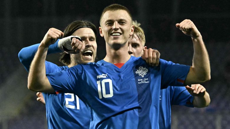 Iceland's forward #10 Albert Gudmundsson (C) celebrates scoring his equalizing 1-1 goal during the UEFA EURO 2024 qualifier play-off semi-final football match Israel v Iceland at the Szusza Ferenc Stadium in Budapest, Hungary on March 21, 2024. (Photo by Attila KISBENEDEK / AFP) (Photo by ATTILA KISBENEDEK/AFP via Getty Images)
