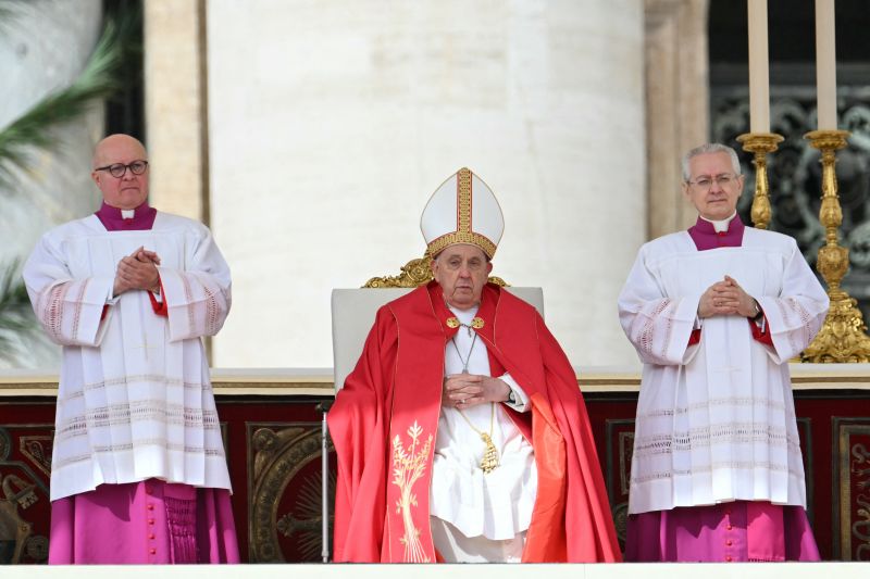 Pope Francis skips homily at Palm Sunday Mass in r