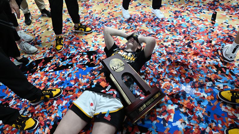 Caitlin Clark y las mujeres avanzan a la Final Four después de derrotar al campeón de Iowa 2023, LSU.